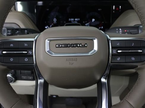 Used 2025 GMC Yukon Denali w/ Denali Reserve Package image 16