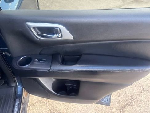 Used 2013 Nissan Pathfinder SL AWD/4WD image 10
