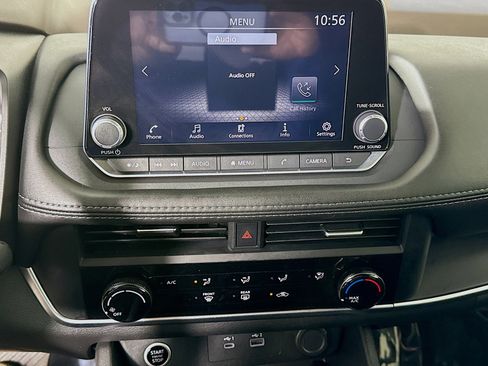 Used 2023 Nissan Rogue S image 18