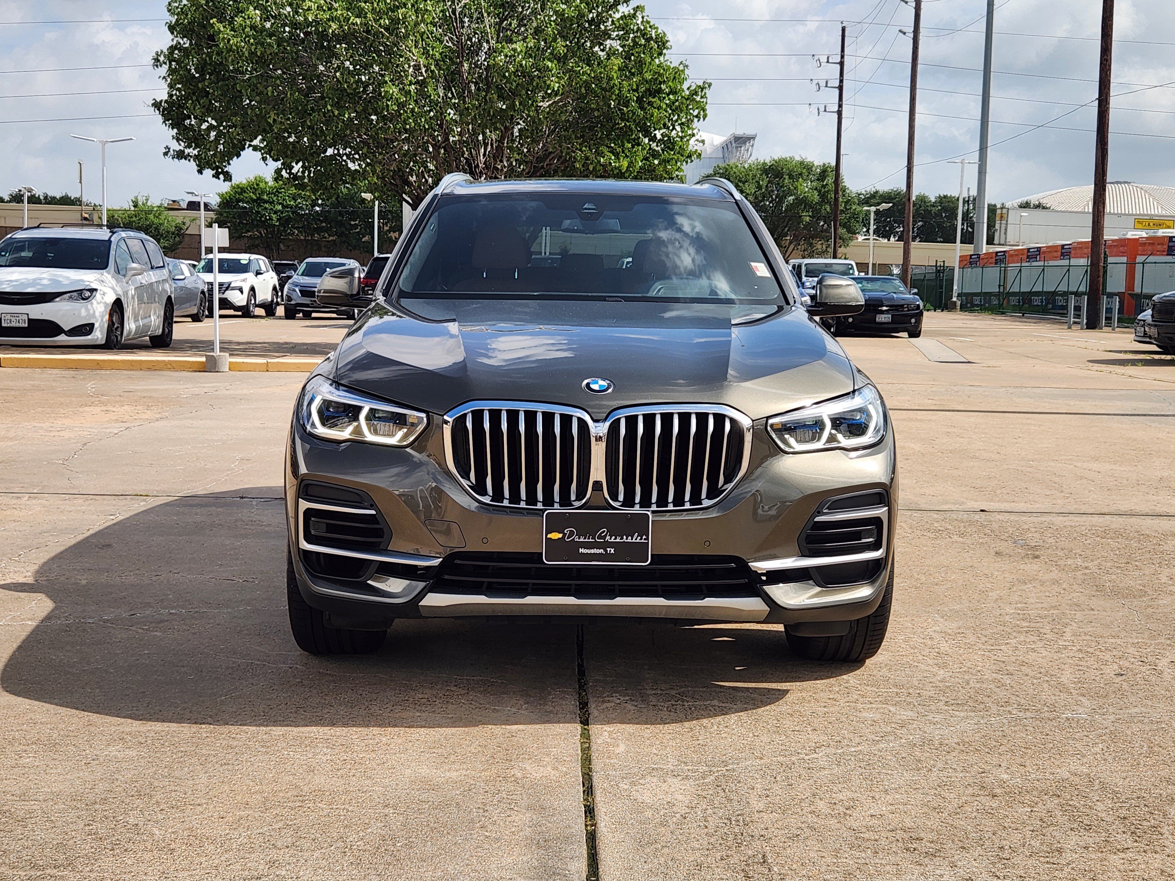 Used 2022 BMW X5 xDrive40i w/ Executive Package AWD/4WD image 3