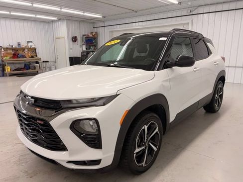 Used 2022 Chevrolet TrailBlazer RS w/ Sun and Liftgate Package AWD/4WD image 3