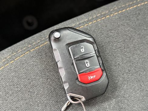 Used 2025 Jeep Wrangler Unlimited Sport AWD/4WD image 20