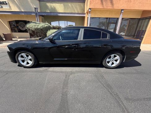 Used 2012 Dodge Charger SE RWD image 2
