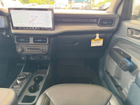 Used 2025 Ford Maverick Lobo AWD/4WD image 24