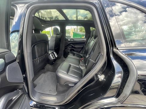 Used 2017 Porsche Cayenne Platinum Edition w/ Premium Package (PJV) AWD/4WD image 14