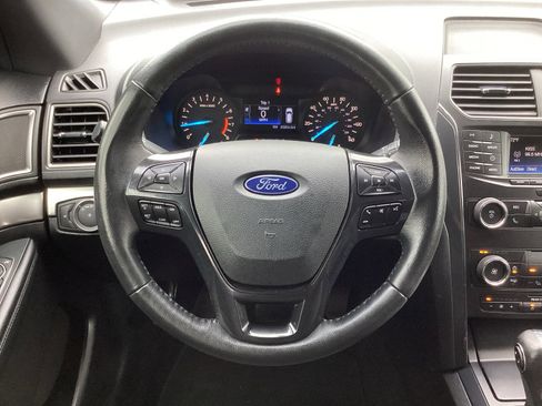 Used 2019 Ford Explorer XLT image 18