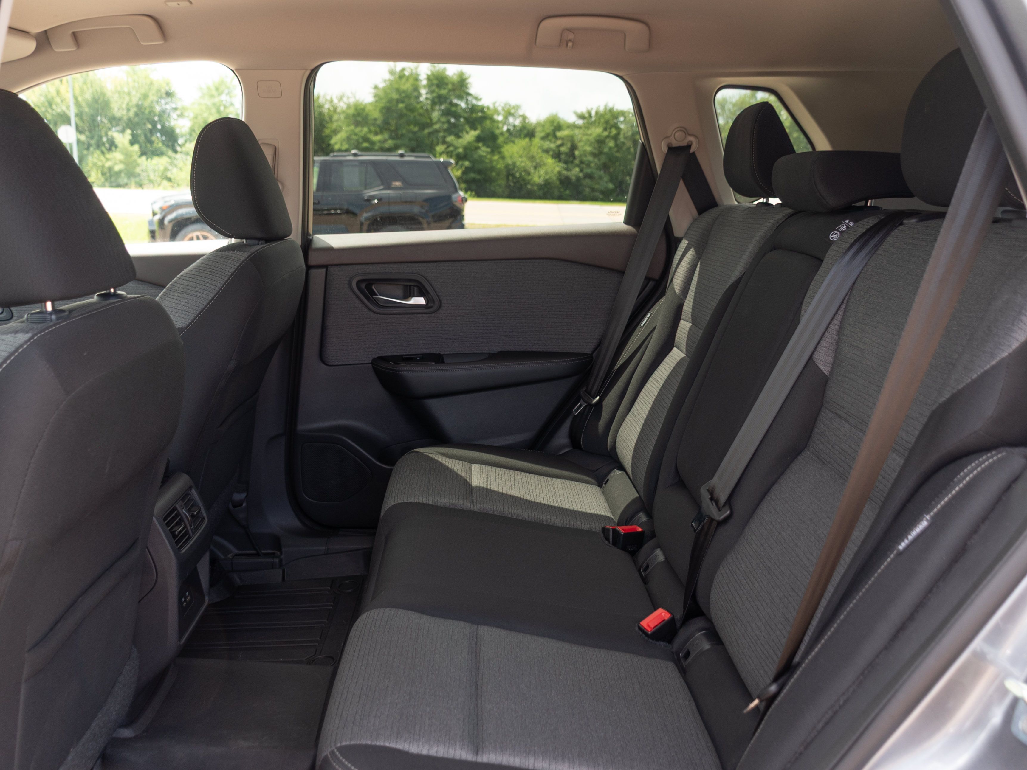 Used 2022 Nissan Rogue SV AWD/4WD image 17