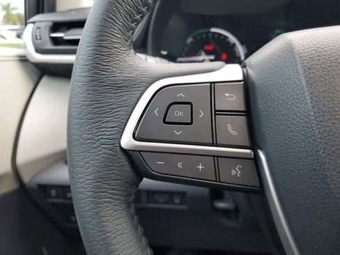 Used 2024 Toyota Sienna XLE image 18