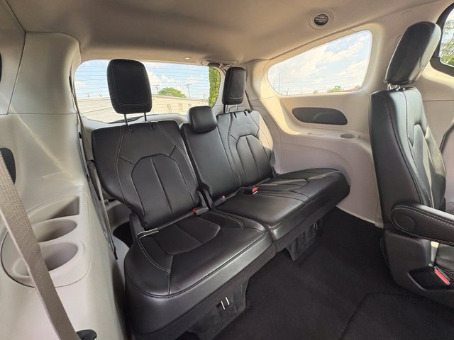 Used 2024 Chrysler Pacifica Touring-L FWD image 25