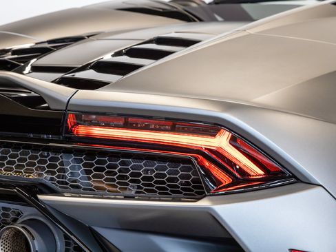 Used 2021 Lamborghini Huracan EVO RWD image 28