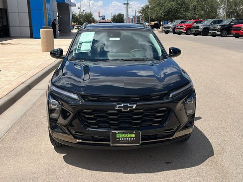 Used 2025 Chevrolet Trax ACTIV w/ Sunroof Package FWD image 2