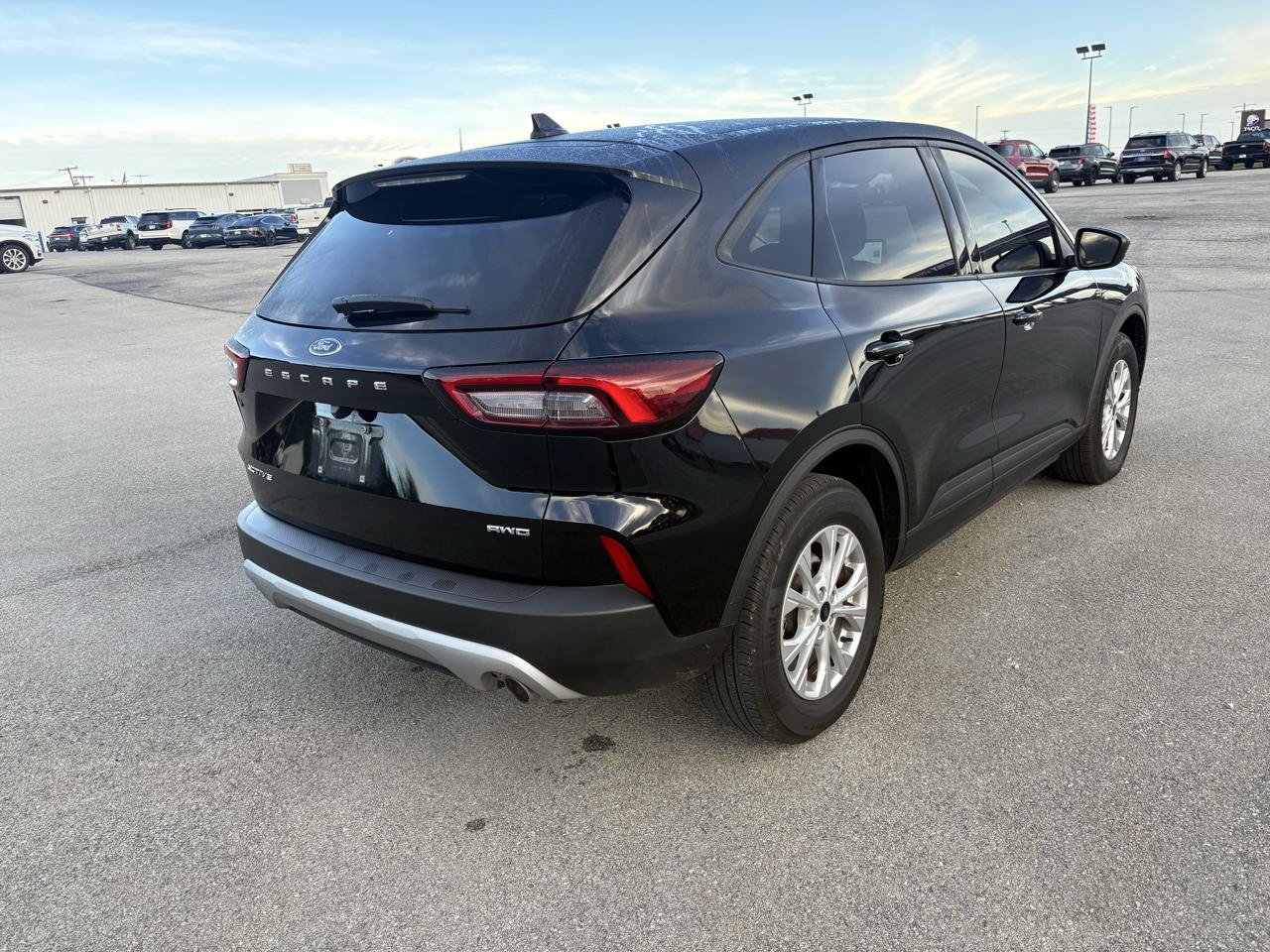 Used 2025 Ford Escape Active w/ Cold Weather Package AWD/4WD image 3