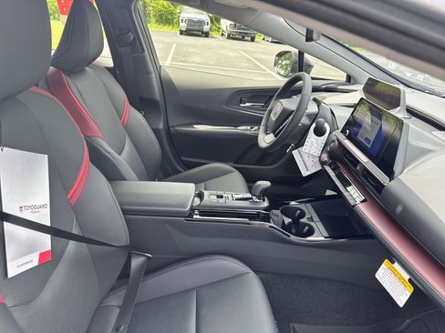 New 2025 Toyota Prius Plug-In Hybrid image 33