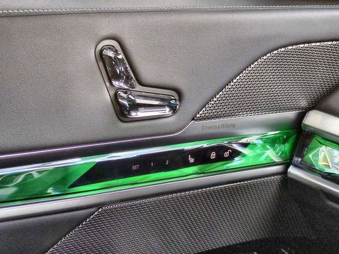 Certified 2024 BMW 760i xDrive 760i xDrive w/ Executive Package image 38