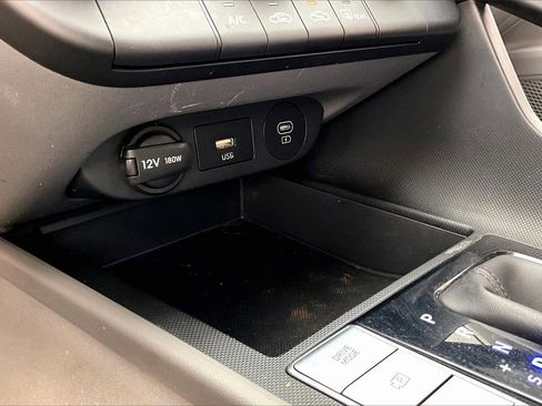 Used 2024 Hyundai Elantra SE image 32