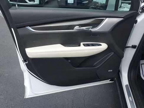 Used 2023 Cadillac XT6 Sport w/ Technology Package AWD/4WD image 12