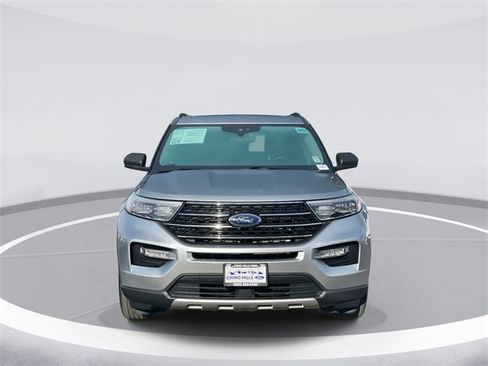 Certified 2022 Ford Explorer XLT w/ Equipment Group 202A image 2