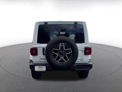 Used 2025 Jeep Wrangler Unlimited Sahara AWD/4WD image 12