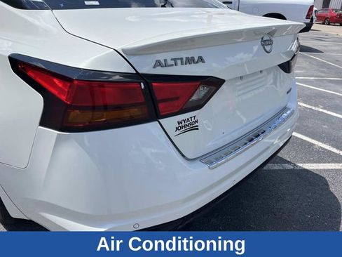 Used 2023 Nissan Altima 2.0 SR FWD image 12