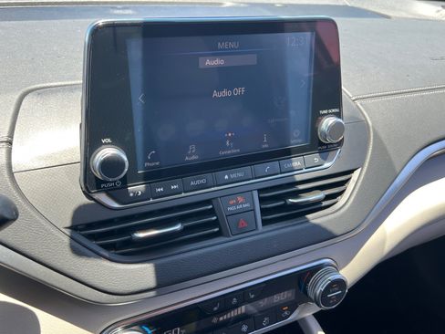 Used 2020 Nissan Altima 2.5 SV FWD image 12