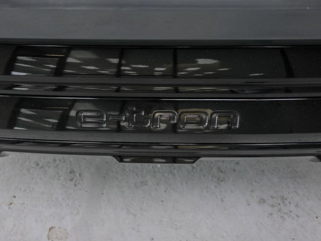 Used 2024 Audi Q8 e-tron Prestige w/ Prestige Package AWD/4WD image 29
