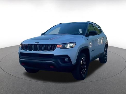 Used 2025 Jeep Compass Trailhawk AWD/4WD image 14