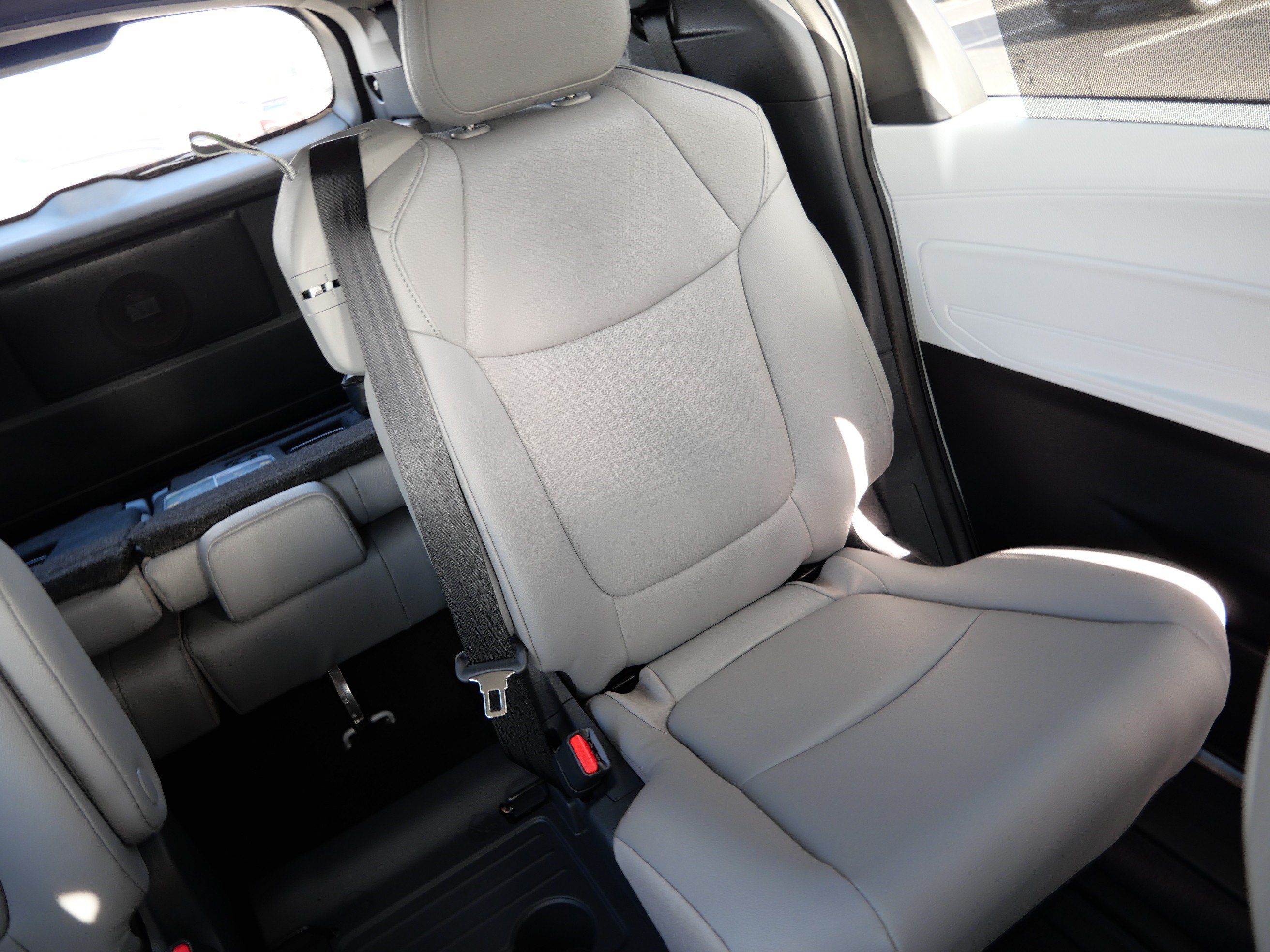 Certified 2026 Toyota Sienna XLE FWD image 14
