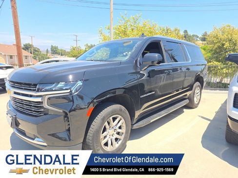 Used 2024 Chevrolet Suburban LT RWD image 2
