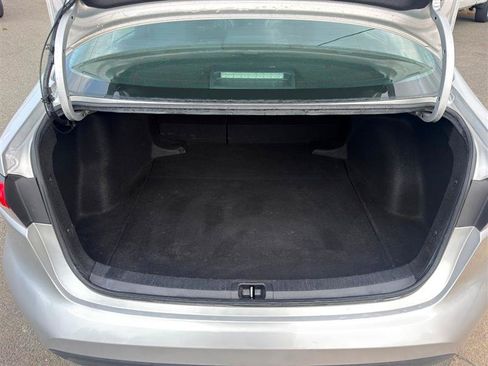 Used 2022 Toyota Corolla LE FWD image 4