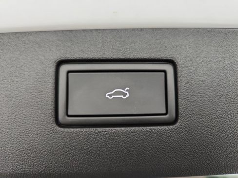 New 2025 Volkswagen Tiguan SE image 36