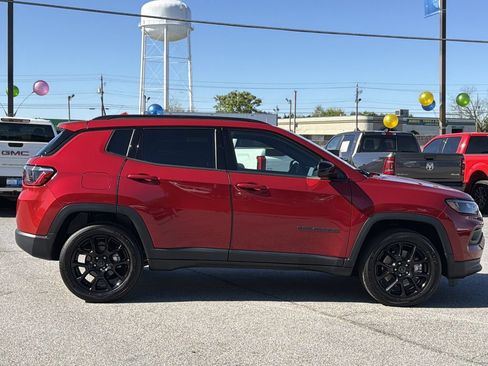 Used 2026 Jeep Compass Latitude AWD/4WD image 24