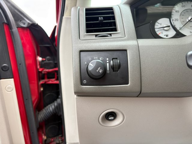 Used 2009 Chrysler 300 Touring RWD image 19
