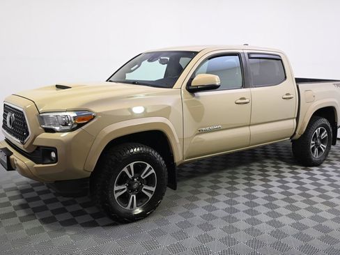 Used 2019 Toyota Tacoma TRD Sport w/ Technology Package AWD/4WD image 2