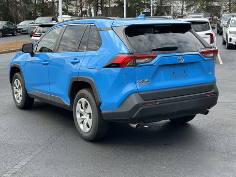 Used 2021 Toyota RAV4 LE image 9