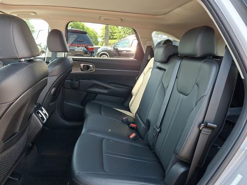 Used 2023 Kia Sorento S w/ Panoramic Sunroof Package AWD/4WD image 12