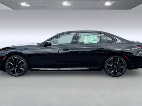 New 2026 BMW 740i w/ Executive Package image 2