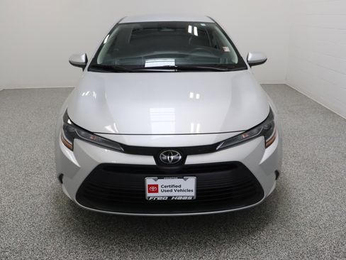 Used 2025 Toyota Corolla LE FWD image 3
