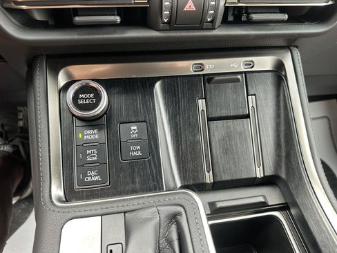 Used 2025 Lexus GX 550 AWD/4WD image 32