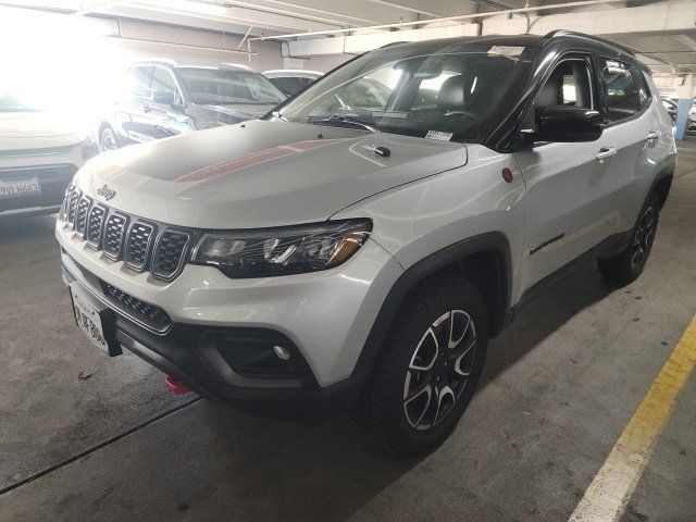 Used 2024 Jeep Compass Trailhawk AWD/4WD image 4
