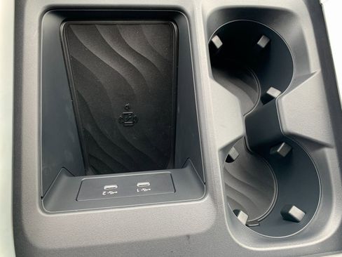 New 2026 Nissan Armada SL w/ Captain's Chari Seat Package image 15