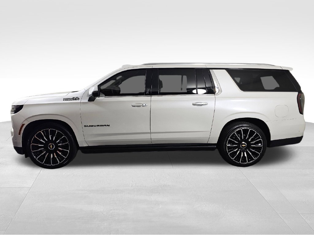 Used 2025 Chevrolet Suburban High Country AWD/4WD image 4