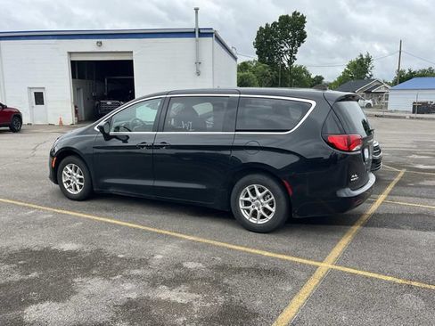 Used 2023 Chrysler Voyager LX FWD image 6