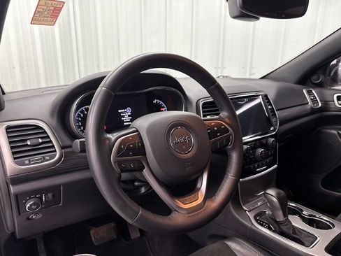 Used 2019 Jeep Grand Cherokee Altitude RWD image 18