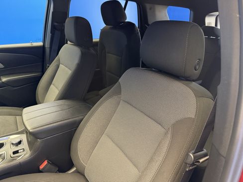 Used 2023 Chevrolet Traverse LT FWD image 12