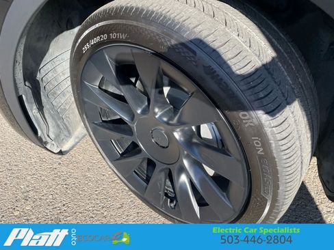 Used 2023 Tesla Model Y Long Range image 19