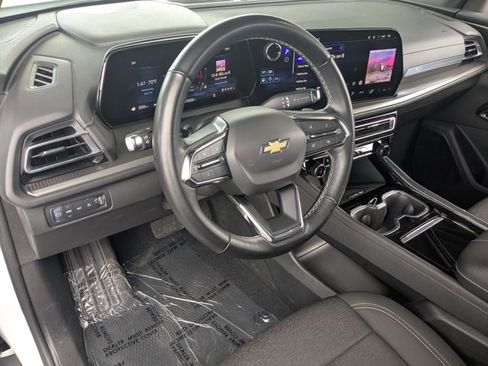 Used 2024 Chevrolet Traverse LT image 10