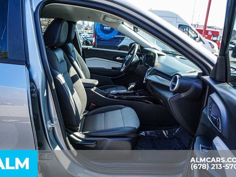 Used 2025 Chevrolet Trax LT w/ LT Convenience Package image 23