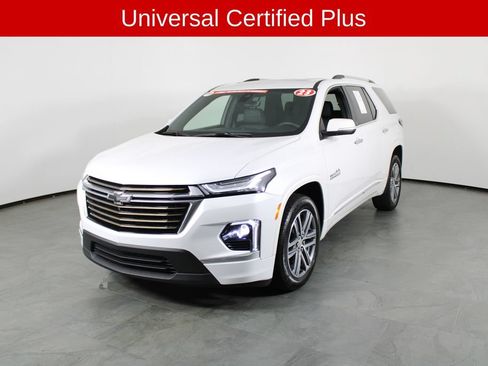 Used 2023 Chevrolet Traverse High Country FWD image 2