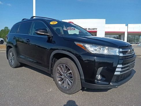 Used 2019 Toyota Highlander XLE AWD/4WD image 1