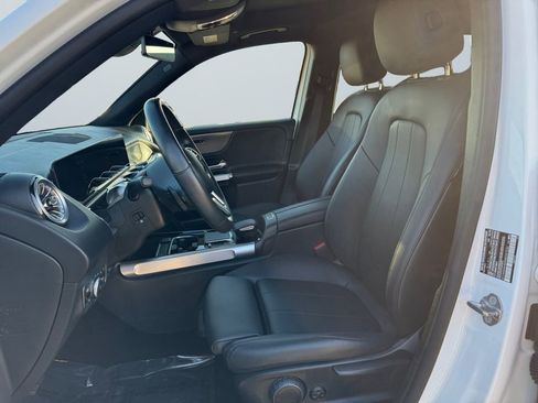 Used 2022 Mercedes-Benz GLB 250 4MATIC image 9